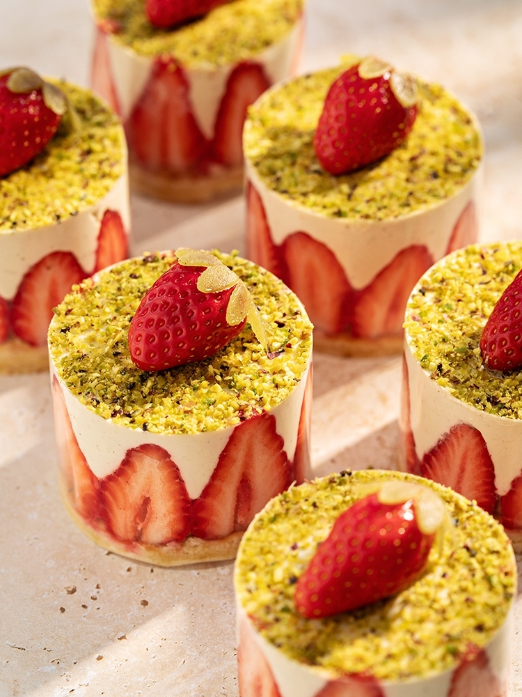 Strawberry Cake Individual | La Patisserie Cyril Lignac Strawberry Cake Individual | La Patisserie Cyril Lignac